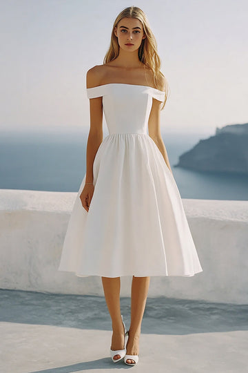 Robe de graduation blanche à épaules dénudées
